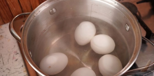 Фото приготовления рецепта: Салат "Селёдка под снегом" - шаг №2