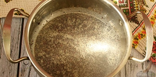 Фото приготовления рецепта: Сдобный рулет с нежной маковой начинкой - шаг №11