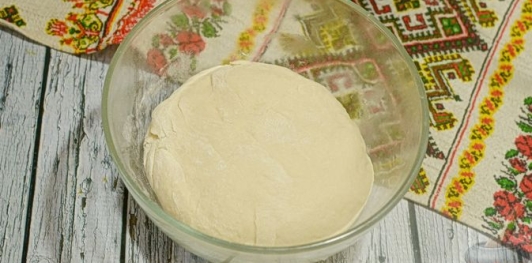 Фото приготовления рецепта: Сдобный рулет с нежной маковой начинкой - шаг №5