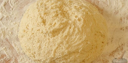 Фото приготовления рецепта: Сдобный рулет с нежной маковой начинкой - шаг №15