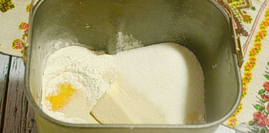 Фото приготовления рецепта: Сдобный рулет с нежной маковой начинкой - шаг №2