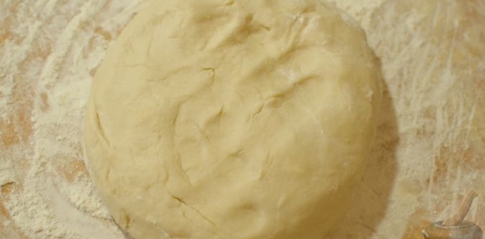 Фото приготовления рецепта: Сдобный рулет с нежной маковой начинкой - шаг №4