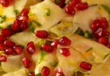 Сельдерей, маринованный в цитрусовом соусе с зеленью