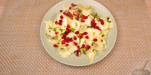 Фото приготовления рецепта: Сельдерей, маринованный в цитрусовом соусе с зеленью - шаг №13