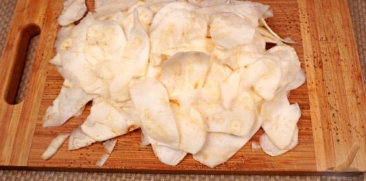 Фото приготовления рецепта: Сельдерей, маринованный в цитрусовом соусе с зеленью - шаг №9