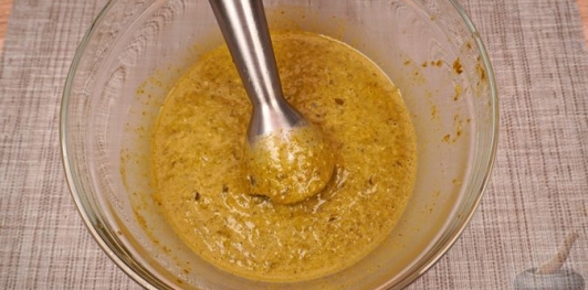 Фото приготовления рецепта: Щавелевый крем-суп с фрикадельками - шаг №12