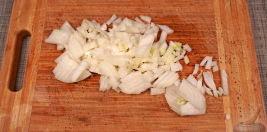 Фото приготовления рецепта: Щавелевый крем-суп с фрикадельками - шаг №2