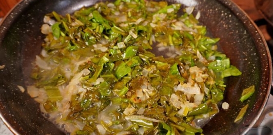 Фото приготовления рецепта: Щавелевый крем-суп с фрикадельками - шаг №10