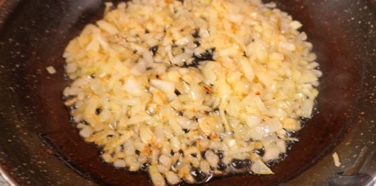 Фото приготовления рецепта: Щавелевый крем-суп с фрикадельками - шаг №6