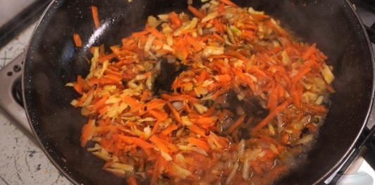 Фото приготовления рецепта: Щецинский паприкаш - шаг №8