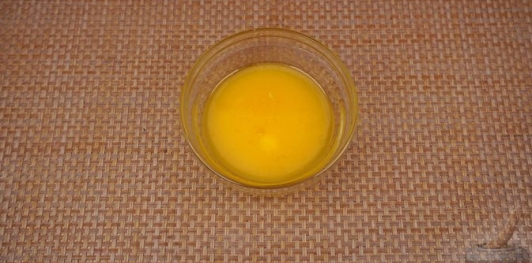 Фото приготовления рецепта: Шоколадные пирожные из печенья, со сгущёнкой и орехами - шаг №7