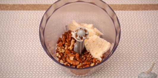 Фото приготовления рецепта: Шпинат с таратором из грецких орехов - шаг №2