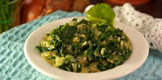 Фото приготовления рецепта: Шпинат, тушенный со сливками - шаг №13