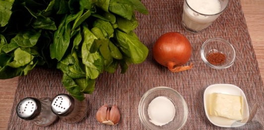 Фото приготовления рецепта: Шпинат, тушенный со сливками - шаг №1