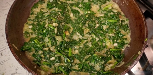 Фото приготовления рецепта: Шпинат, тушенный со сливками - шаг №12