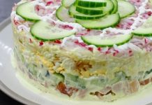 Слоёный салат с редисом, огурцом, курицей и яйцами