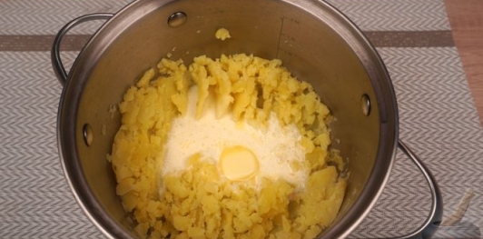 Фото приготовления рецепта: Сочни из мяса с картошкой - шаг №7