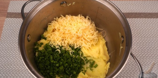 Фото приготовления рецепта: Сочни из мяса с картошкой - шаг №11