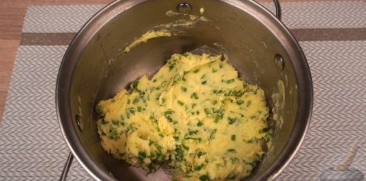 Фото приготовления рецепта: Сочни из мяса с картошкой - шаг №12