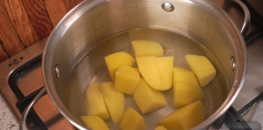 Фото приготовления рецепта: Сочни из мяса с картошкой - шаг №2