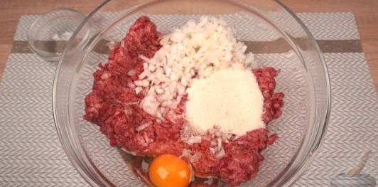 Фото приготовления рецепта: Сочни из мяса с картошкой - шаг №4