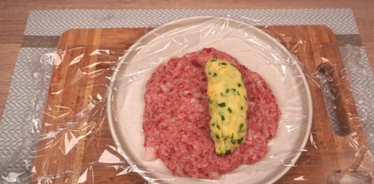 Фото приготовления рецепта: Сочни из мяса с картошкой - шаг №15