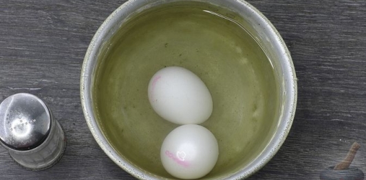 Фото приготовления рецепта: Суп из щавеля с тушёнкой - шаг №2