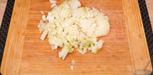 Фото приготовления рецепта: Суп с фаршем и рисом - шаг №2