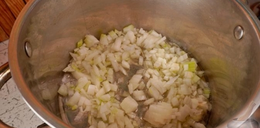 Фото приготовления рецепта: Суп с фаршем и рисом - шаг №3