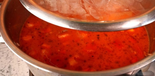 Фото приготовления рецепта: Суп с фаршем и рисом - шаг №15