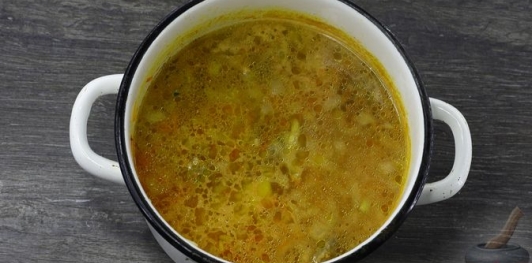 Фото приготовления рецепта: Суп с куриными сердечками и рисом - шаг №12