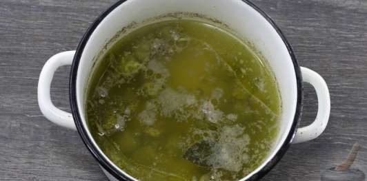 Фото приготовления рецепта: Суп с куриными сердечками и рисом - шаг №5