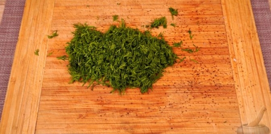 Фото приготовления рецепта: Свиная грудинка, фаршированная грибами, брынзой и творогом - шаг №9