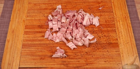 Фото приготовления рецепта: Свиная грудинка, фаршированная грибами, брынзой и творогом - шаг №2