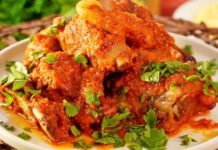 Свиные рёбрышки, запечённые в томатно-яблочном соусе