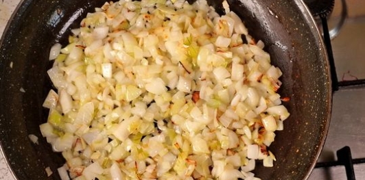 Фото приготовления рецепта: Токана с перцем (овощное рагу в сметанном соусе) - шаг №5