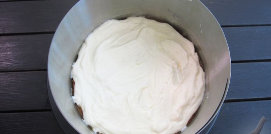 Фото приготовления рецепта: Торт на кефире "Три стакана" - шаг №25