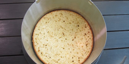 Фото приготовления рецепта: Торт на кефире "Три стакана" - шаг №23