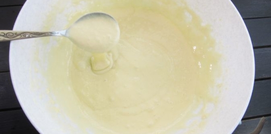 Фото приготовления рецепта: Торт на кефире "Три стакана" - шаг №7