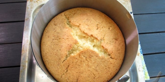 Фото приготовления рецепта: Торт на кефире "Три стакана" - шаг №11