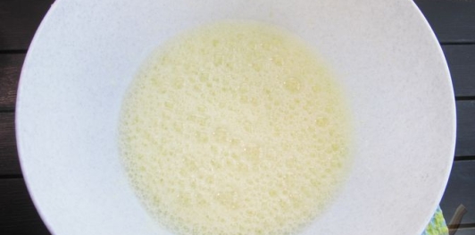 Фото приготовления рецепта: Торт на кефире "Три стакана" - шаг №4