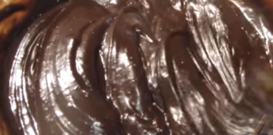 Фото приготовления рецепта: Торт "Сникерс" - шаг №10