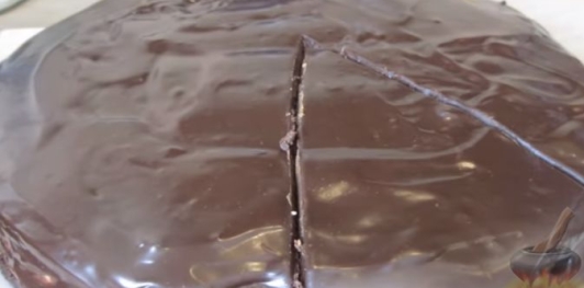 Фото приготовления рецепта: Торт "Сникерс" - шаг №11