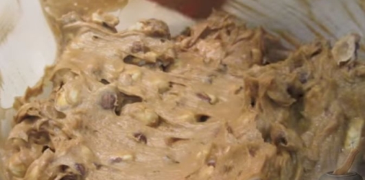 Фото приготовления рецепта: Торт "Сникерс" - шаг №8