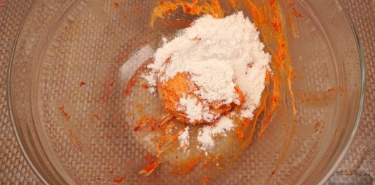 Фото приготовления рецепта: Трёхцветная булка-плетёнка - шаг №13