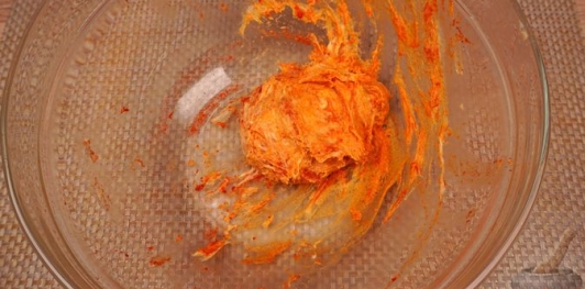 Фото приготовления рецепта: Трёхцветная булка-плетёнка - шаг №12