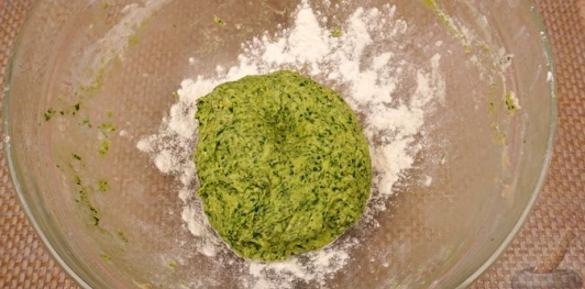 Фото приготовления рецепта: Трёхцветная булка-плетёнка - шаг №18