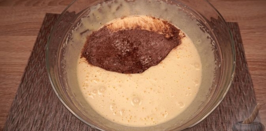 Фото приготовления рецепта: Турецкий «влажный» шоколадный торт - шаг №9