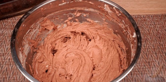 Фото приготовления рецепта: Турецкий «влажный» шоколадный торт - шаг №25