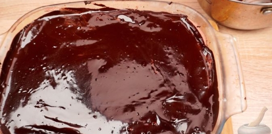 Фото приготовления рецепта: Турецкий «влажный» шоколадный торт - шаг №27